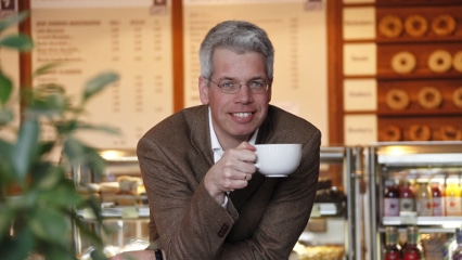 Dr. Stefan Tewes im Interview über das Konzept der Coffee Fellows