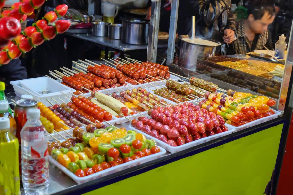 China süßes Streetfood Kandierte Obstspieße