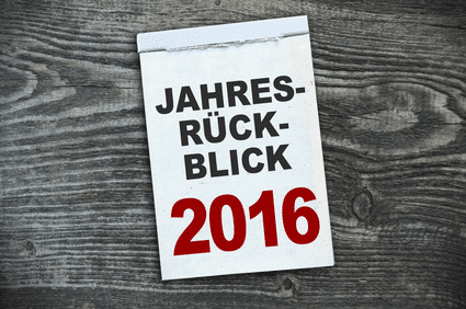 Ein Zettel auf dem "Jahresrückblick 2016" steht