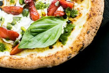 Vegane Pizza Erdbeeren Pesto vegan