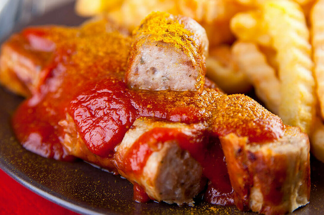 Currywurst und Pommes Grillomax | snackconnection