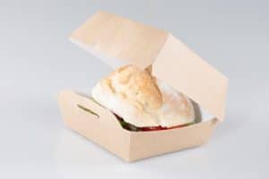 Eine kleine Box, in der sich ein Sandwich befindet.