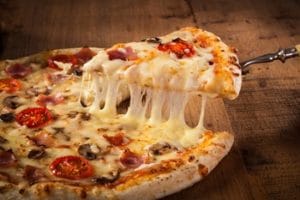 Pizza-Käse_Tomate_Stück
