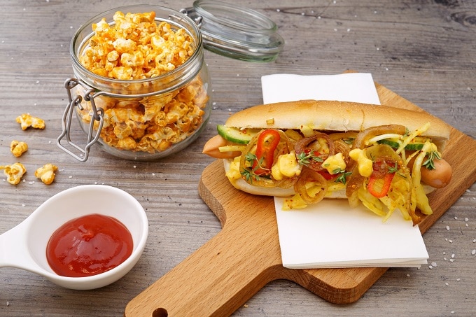 Hot Dog Ketchup Krautsalat Curry Popcorn