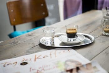Espresso Tablett Zeitung Café Kaffee