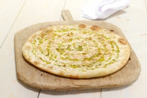 Fertiges Pizzabrot mit Olivenöl Bindi