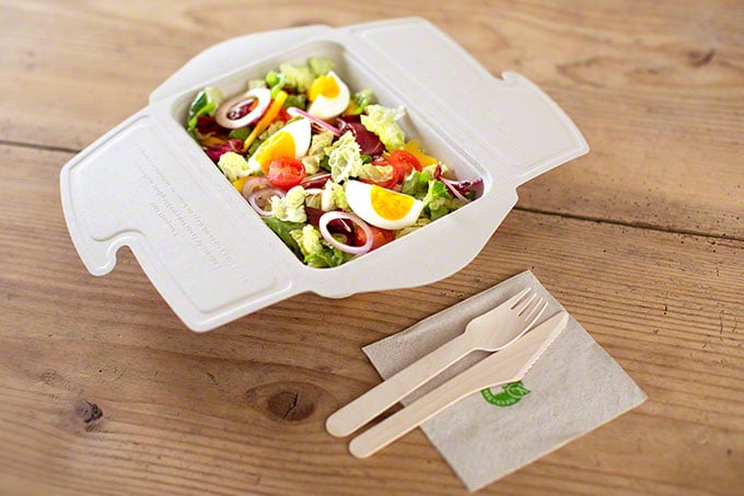 Verpackung Salat mit Einwegbesteck nachhaltig