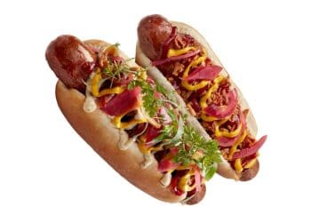 Bratwurst im Brötchen als Hot Dog