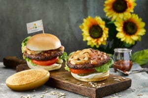veganer Burger mit Sonnenblumenhack von Yummy streetfood snackconnection