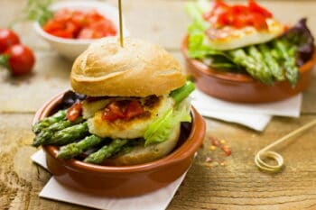 Burger vegan mit Spargel in Tapas Schälchen / snackconnection