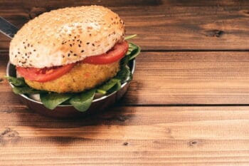 Burger vegan mit Patty / snackconnection
