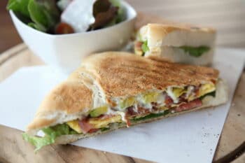 Sandwich egg and avocado / snackconnection