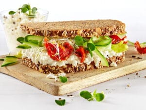 Sandwich Körniger Frischkäse Salat