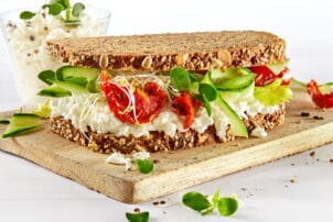 Sandwich Körniger Frischkäse Salat