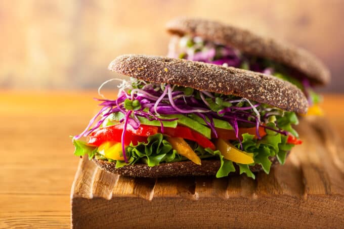 Veganes Sandwich Rotkohl Gemüse