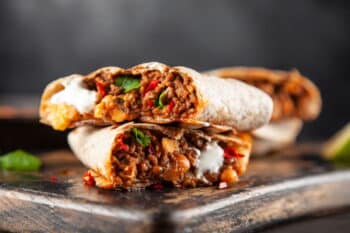 Mexikanischer Burrito mit Hackfleisch 