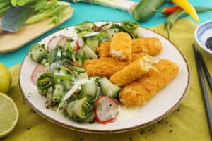 Gurckensalat mit fischstäbchen