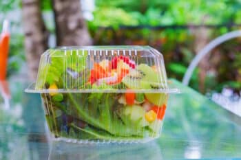 Salat in Plastikverpackung 