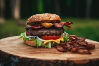 Aussi Burger Bacon Cheddar Rote Beete