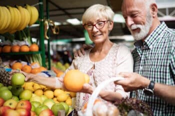 Nachhaltigkeit Senioren Supermarkt Obst Gemüse Einkaufen