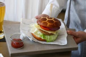 Resch&Frisch Laugenfußball Burger