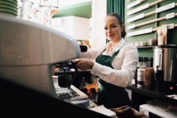 Barista Kaffeemaschine Kelnerin